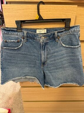 Abercrombie & Fitch dad short high rise